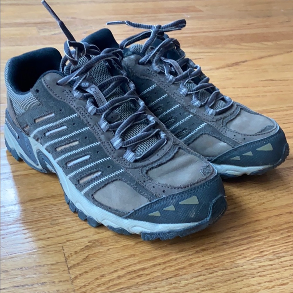SOLD Columbia hiking or trail shoes 🏔
